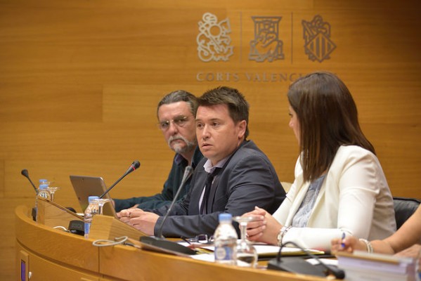 Un expresentador de RTVV denuncia 