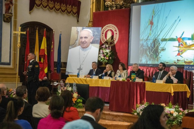La UCAM celebra el día de su patrón sacando pecho por sus logros, recordando a Mendoza y reconociendo méritos  