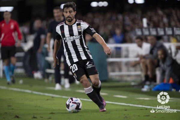 Jairo renueva con el Efesé hasta junio de 2026 