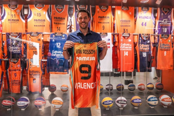 El Valencia Basket se 'cita' con Van Rossom para retirar su camiseta tras jugar su último choque
