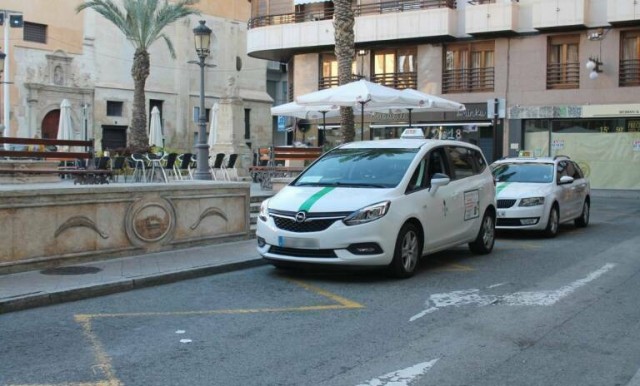 Un centenar de taxistas en Elche aspiran a las nuevas 24 licencias: a final de mes, lista provisional