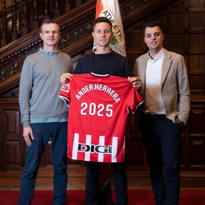 El centrocampista Ander Herrera renueva por una temporada con el Athletic Club