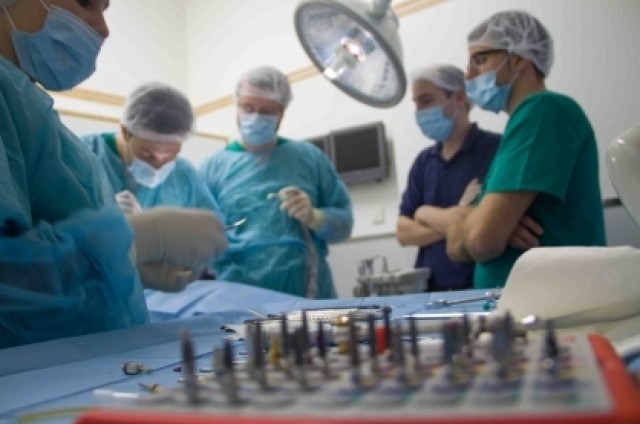 214 valencianos se beneficiaron de implantes gracias al máster del IVAII