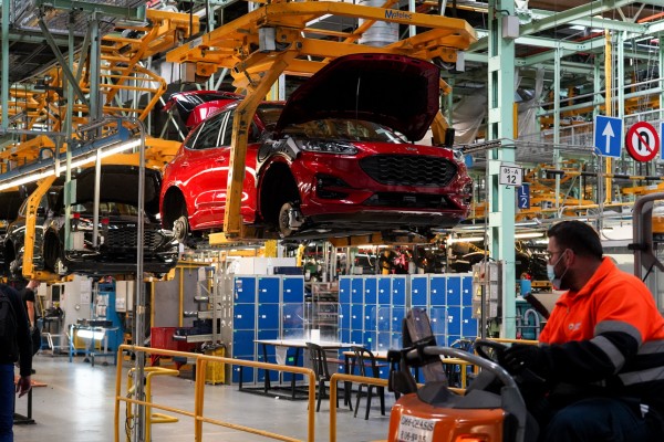 Ford Almussafes pierde casi la mitad de su plantilla en un año