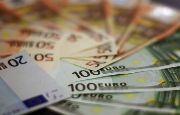 El euro pierde brillo, pero se mantiene como segunda moneda favorita del mundo
