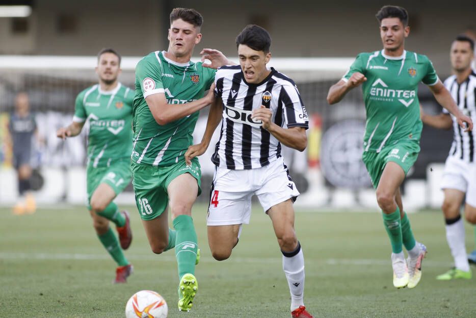 El Castellón renueva por dos temporadas al canterano José Albert 