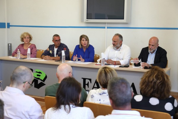 La falta de transparencia del Ministerio de Migraciones y el rechazo social retuercen el encaje del campamento de inmigrantes en Cartagena