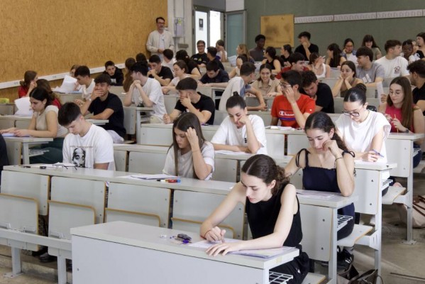 Una EBAU de 10 para tres alumnos de la Región: del CES Samaniego, Maristas de Murcia y el IES Licenciado Cascales  