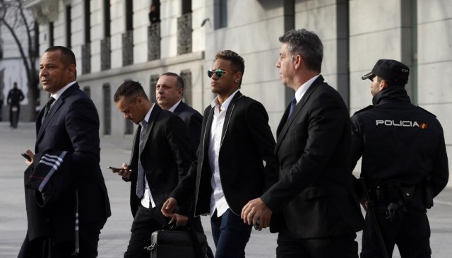 La Fiscalía pide juzgar a Neymar y a su padre por corrupción