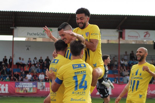 
El centrocampista Mohamed Kamal renueva por el Orihuela