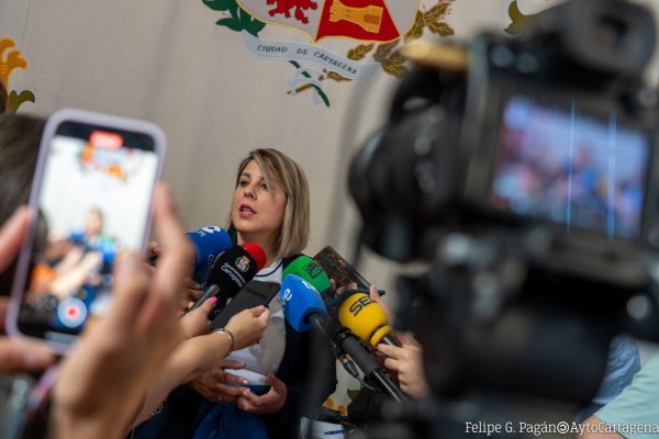 Arroyo anuncia que llamará a una movilización social si la ministra de Migraciones no se reúne ya para tratar la prórroga del campamento del Naval