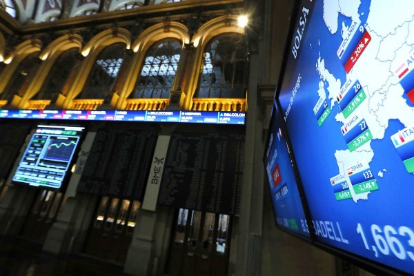 El Ibex 35 prosigue su escalada alcista a media sesión camino del 9.000
