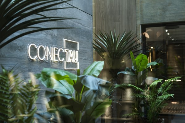 TAU Cerámica acerca por segunda vez a sus clientes y colaboradores a sus instalaciones