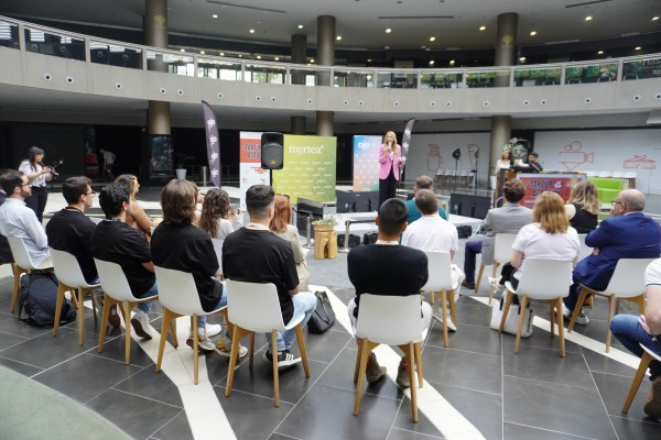 El SEF y AJE renuevan la colaboración para formar a otros 1.000 emprendedores este año
