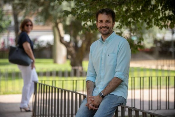 Serna reivindica que Podemos se pone en pie y evita hacer sangre con Sumar: 