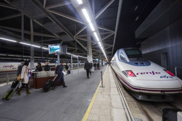 El número de viajeros de alta velocidad crece un 22,5% en abril en España hasta los 3,1 millones
