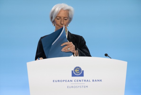 Lagarde avisa de que el BCE puede dejar pasar varias reuniones sin bajar tipos
