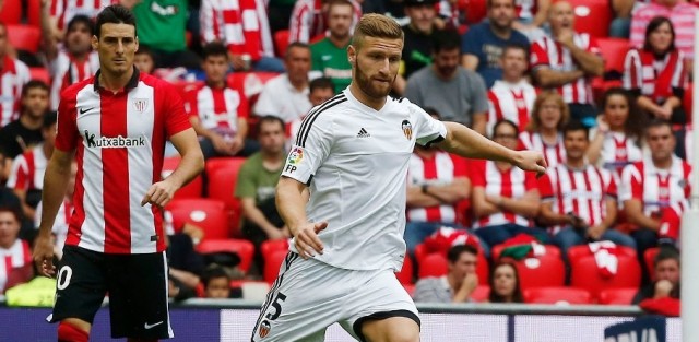 Mustafi no piensa en su futuro y se centra en mejorar la dinámica del Valencia