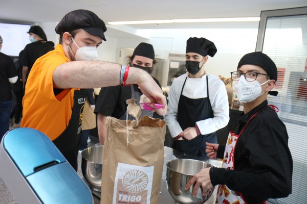 Los estudiantes de Gastronomía y Artes Culinarias de la UA presentan sus trabajos de fin de grado
