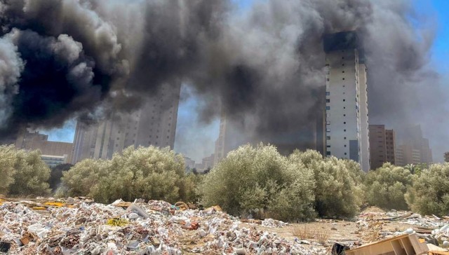 Una quema de rastrojos provoca un incendio muy visible en la zona de Armanello de Benidorm