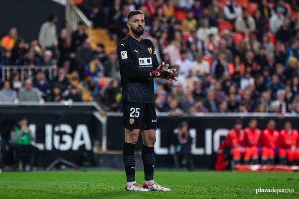 Mamardashvili será el único valencianista en la Eurocopa tras el descarte de Cenk Özkacar