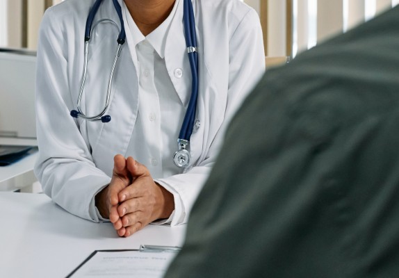 La Arrixaca inicia un nuevo tratamiento contra el cáncer de próstata con radioterapia corporal estereotáctica 