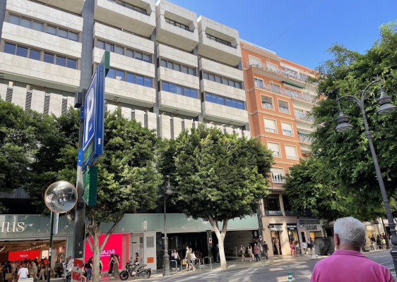 Aticco aterriza en València: se queda un edificio en Colón para abrir su primer coworking