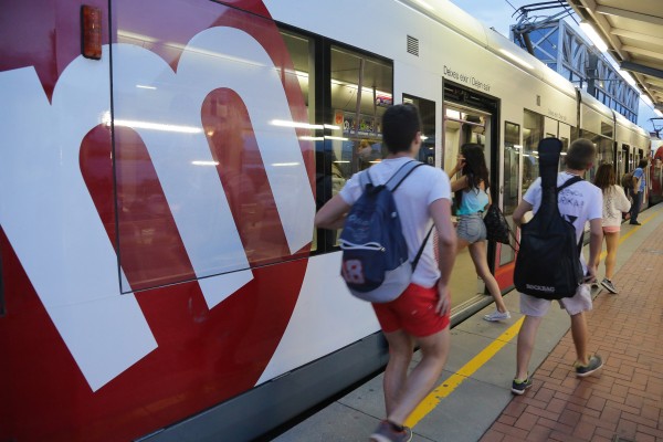 El Consell prorroga seis meses el abono joven gratuito y los descuentos en el transporte público