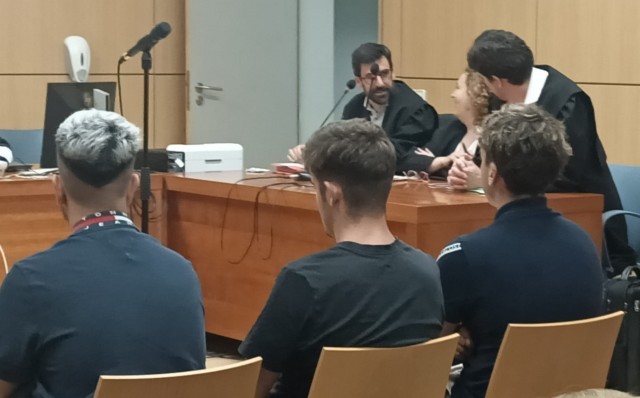 Condenados a 8 meses de cárcel tres aficionados de Mestalla por insultos racistas a Vinícius