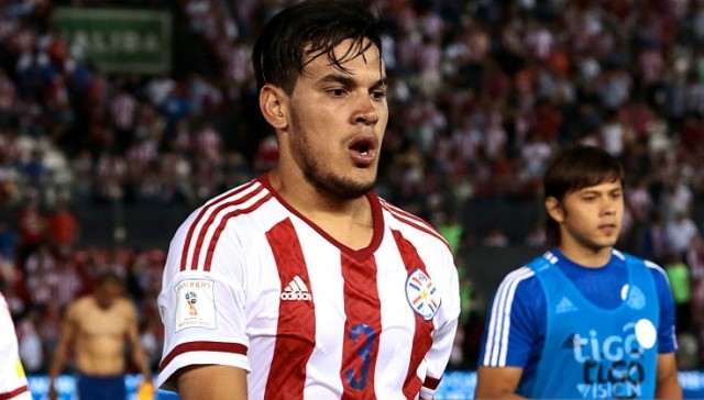 Lanús espera una oferta del VCF por el paraguayo Gustavo Gómez