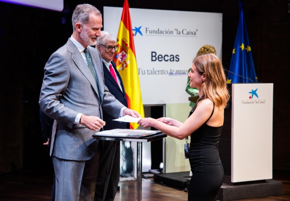 Una becaria ilicitana recibe una beca de Fundación 'la Caixa' para cursar un posgrado en el extranjero