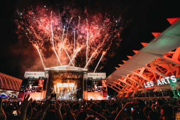El Festival de Les Arts y Cacsa buscan la vía de escape administrativa para salvar la cita a 10 días de su celebración