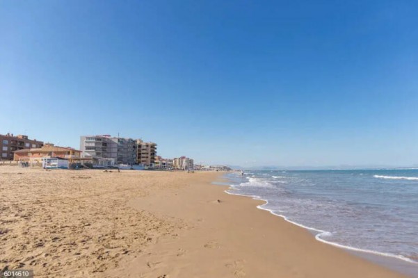 Muere un hombre de 77 años cuando se bañaba en Guardamar del Segura, el cuarto en 48 horas
