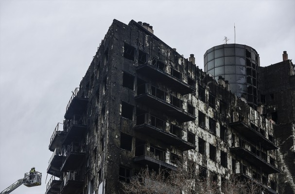 El edificio de Campanar podrá ser rehabilitado, según el informe pericial de los propietarios