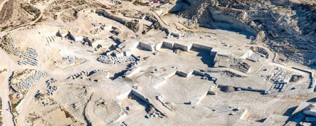 Piedra Natural Bateig recibe 'luz verde' ambiental para ampliar la explotación de recursos en Elda