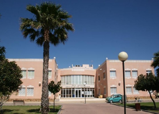 Los centros municipales de Los Alcázares buscan a la empresa que gestione su cafetería