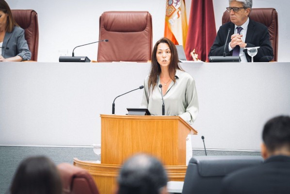 Vox pierde la llave de la Asamblea: la diputada Virginia Martínez se marcha 