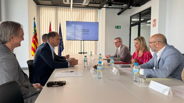 La Generalitat colaborará con Amazon Web Services en estrategias de inversión y formación