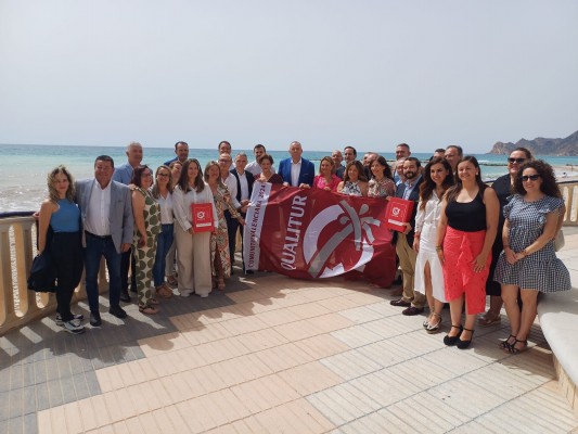 Turisme CV otorga la bandera Qualitur a 70 playas y calas de once municipios de Castellón