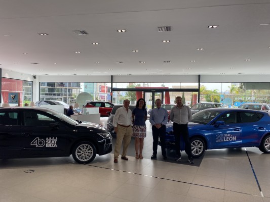 Seat Ibiza y Seat León celebran su cumpleaños por todo lo alto en Murcia