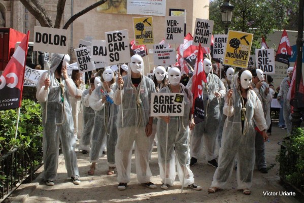 Trabajadoras del IVASS se manifiestan para protestar por el aumento de bajas