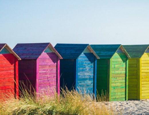 Las playas de Elche contarán con una decena de casetas-vestidor de colores como aliciente turístico