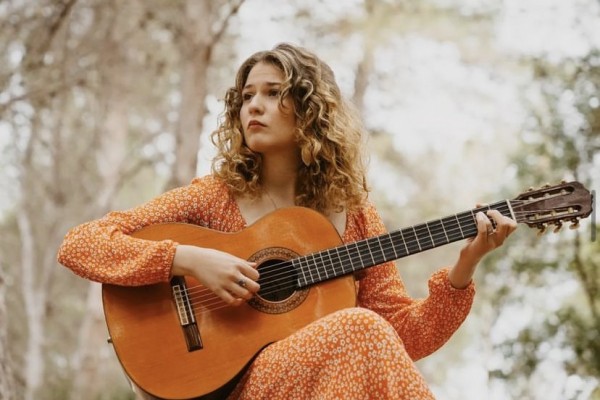 La vila-realense Luna Orleans inaugura un ciclo de conciertos en acústico en el Museu Etnològic