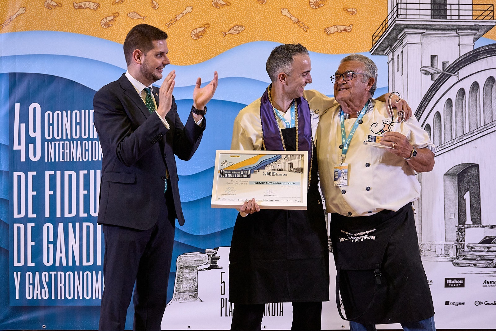 El restaurante Miguel y Juani de l'Alcudia recibe el premio. Foto: Ajuntament de Gandia - 