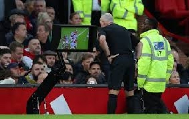 La Premier League mantendrá el VAR