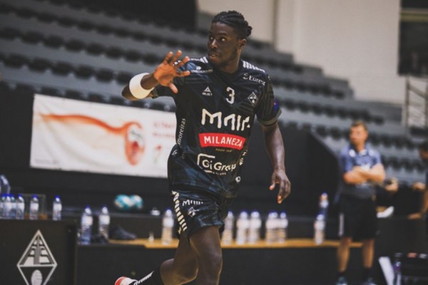 El TM Benidorm incorpora al extremo portugués Fabio Teixeira y lo cederá
