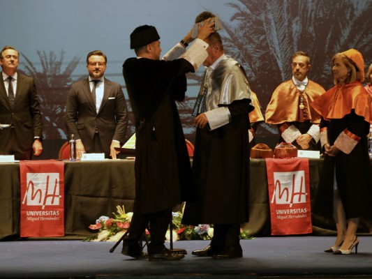 El periodista Carlos Herrera Crusset, nuevo Doctor Honoris Causa por la UMH