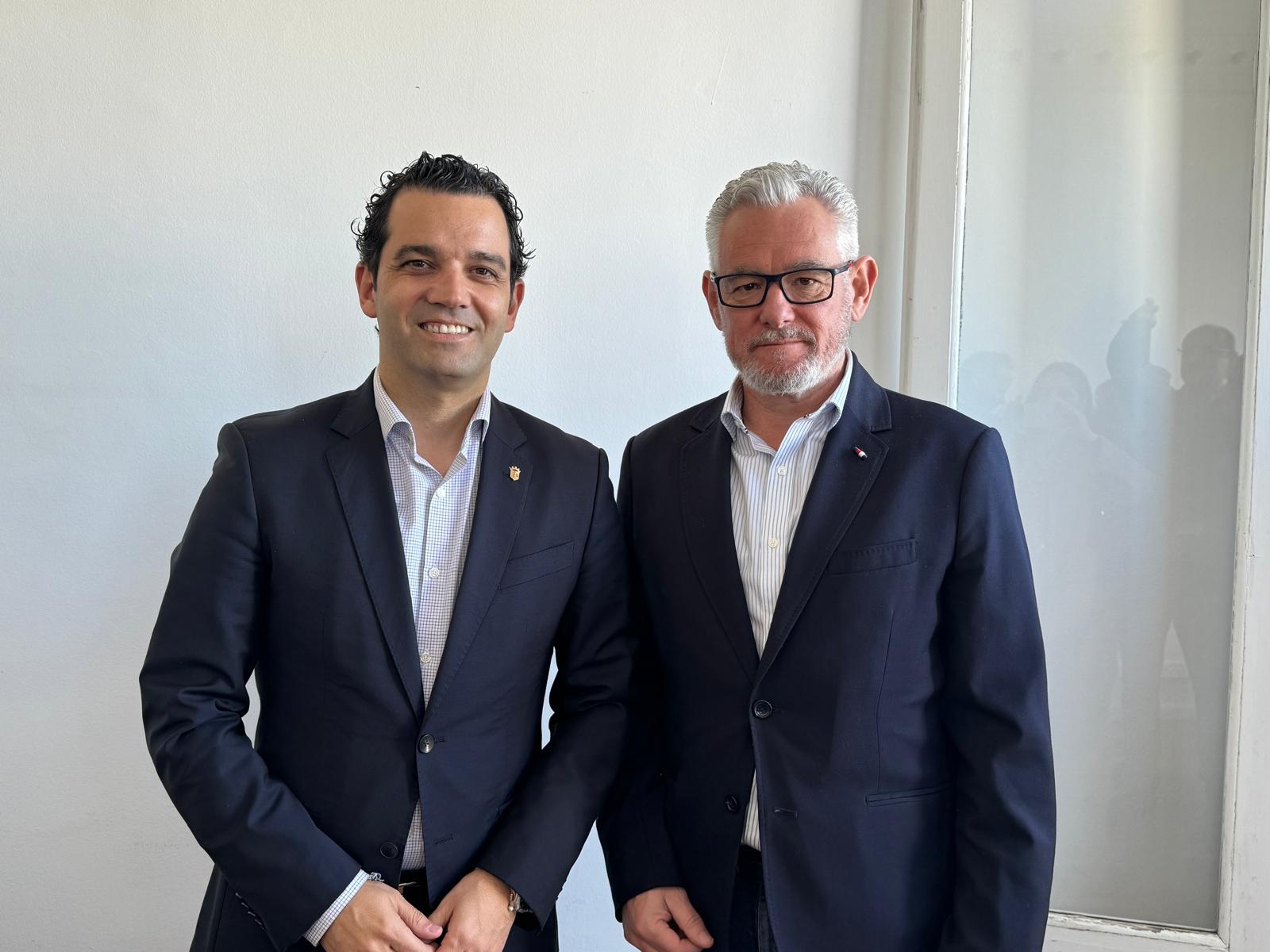 El presidente de APYMEP, Vicente Peñalver, y el Alcalde de Paterna, Juan Antonio Sagredo. Foto: Ajutnament de Paterna - 