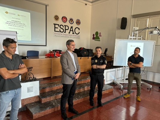 Agentes de la Policía Local y bomberos de Castelló se forman en salvamento y socorrismo


