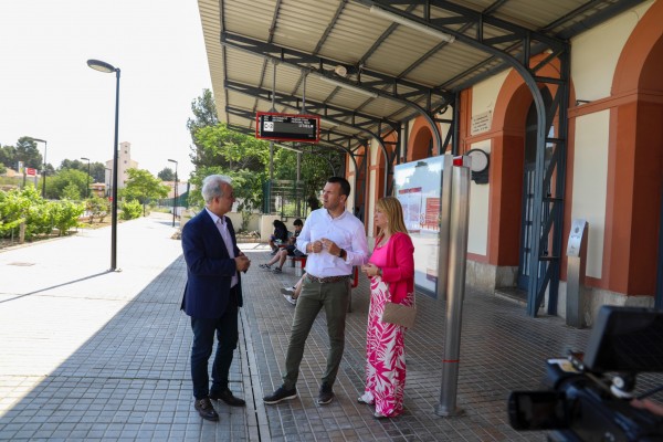 Mompó (PP) reivindica en Utiel un mejor servicio de Cercanías contra la despoblación
